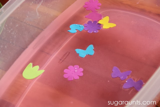 Kids love to explore senses in water play. This Spring themed sesnory activity is great for a play date.