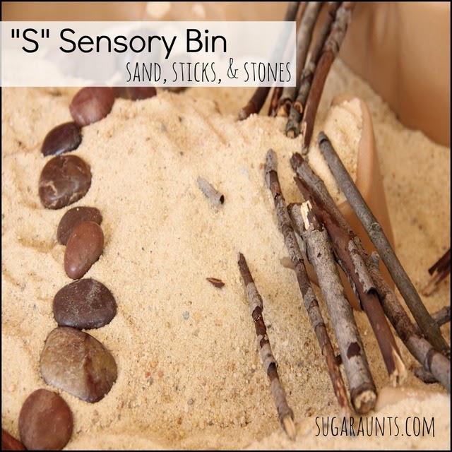 This "S" themed sensory bin uses basic items for pretend play and imagination.