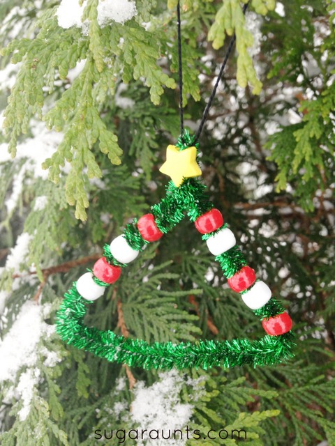 Pipe cleaner Christmas tree craft 