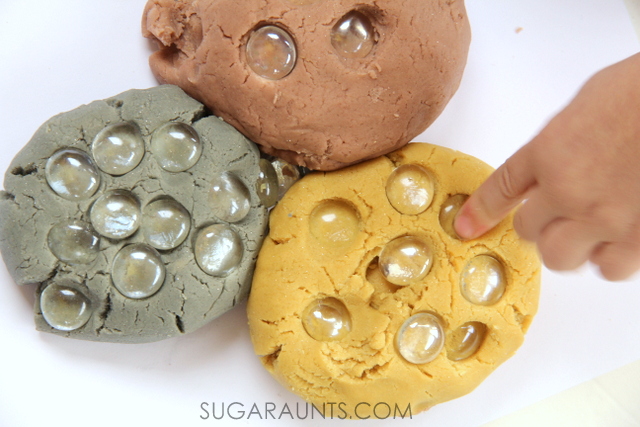 Use gold, silver, and bronze crayons to make this metallic crayon play dough recipe.