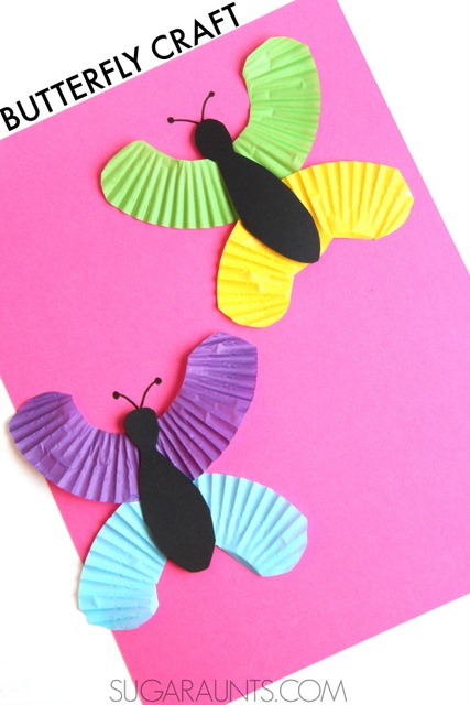 ¡Manualidad de mariposa hecha con forros de magdalenas!