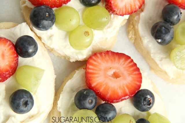 Mini fruit pizza recipe for cooking with kids.