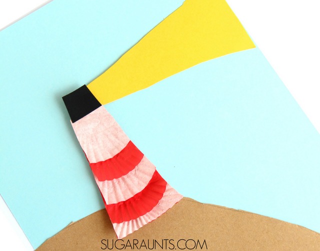Lighthouse cupcake liner craft. This is so cute for a summer craft with kids!