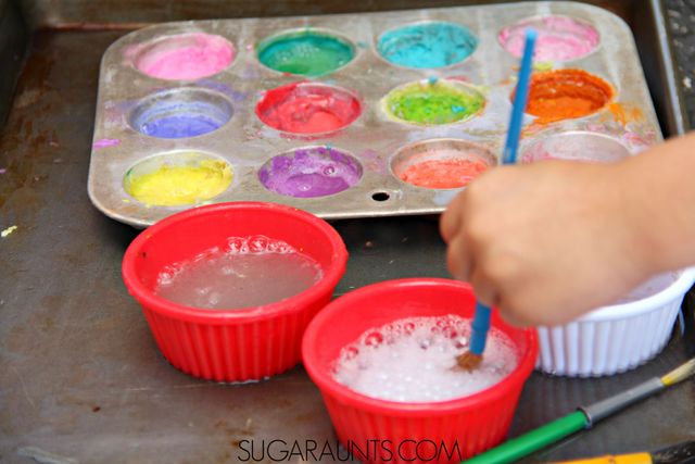 Make your own Baking Soda Vinegar reaction paints for bold and bright colored creative art for kids.