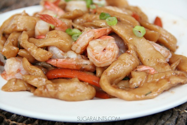 Homemade Udon Noodles Recipe and shrimp dinner. This si so good and easy to make. The kids will love this Cooking with Kids recipe and will eat up this Japanese dinner recipe!