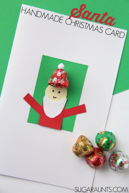 A los niños les encantará hacer y regalar esta tarjeta navideña de Papá Noel hecha a mano con caramelos de campana de chocolate.