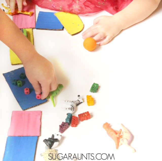 Steam Train Dream Train book and busy bag activity. This is a great idea for preschoolers and beginner readers who need to wait at a restaurant or doctors office!  Make this busy bag to go along with the book and inspire creative and imagination play and learning as kids re-tell the story through play. 
