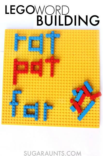 Utiliza los LEGOS para construir palabras. Esto es perfecto para el jardín de infancia y los primeros lectores que están aprendiendo a construir palabras sonando y combinando letras, y también tiene grandes beneficios para la motricidad fina.
