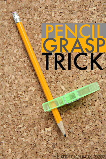 Los niños pueden sujetar una pinza de la ropa enganchada a un lápiz para ayudarles a agarrar el lápiz y la motricidad fina necesaria para mejorar la escritura y el agarre del lápiz con este sencillo truco para agarrar el lápiz.
