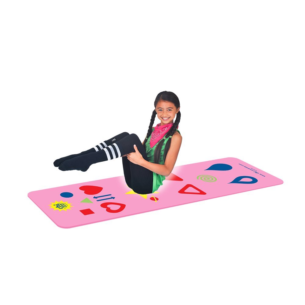 Utiliza una esterilla de yoga con marcas como idea de asiento flexible que puede ayudar a los niños a prestar atención en el aula.