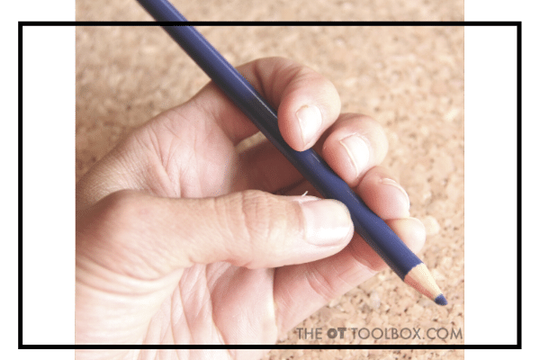 Agarre del lápiz con cuatro o cinco dedos