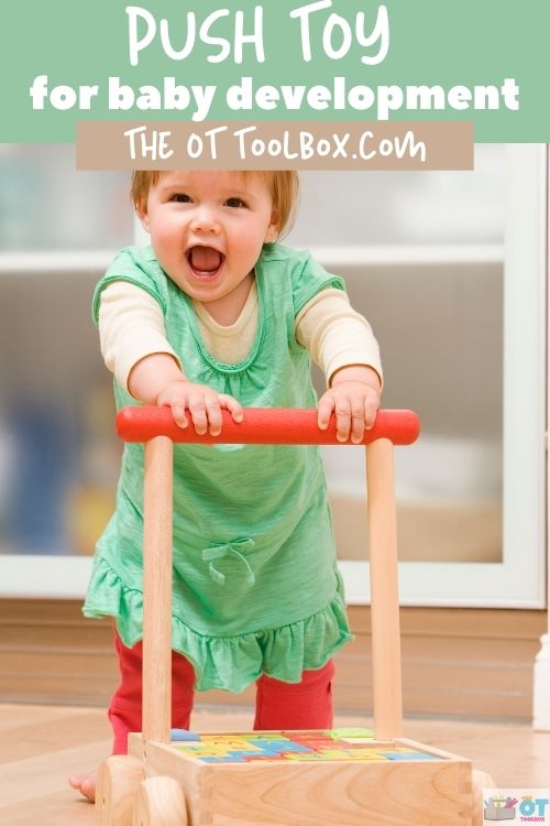 Utiliza un juguete para empujar para ayudar al bebé a desarrollar sus habilidades motoras.