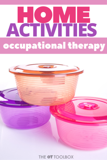 Actividades del programa de terapia ocupacional en el hogar utilizando elementos de la casa, como contenedores de alimentos